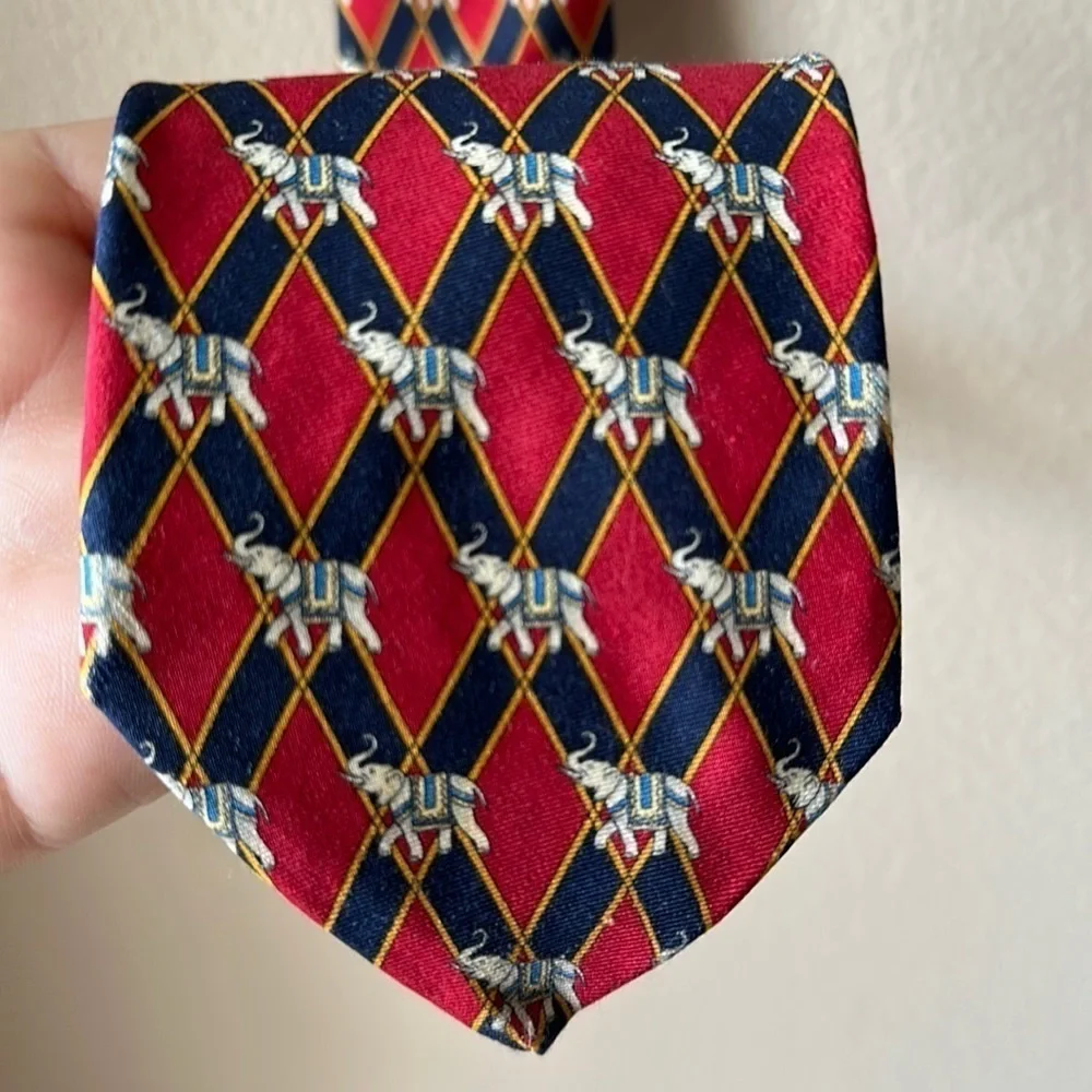 BROOKS BROTHERS Silk Elephant Neck Tie